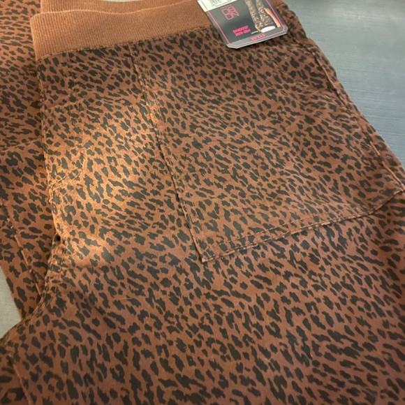 Mid Rise Jegging - Picture 2 of 2